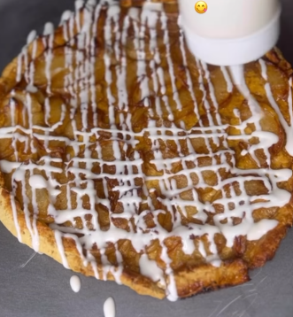 cinnamon apple pizza